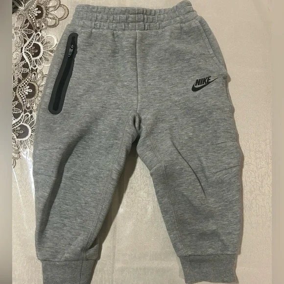 Worn 2X Nike Tech Kids' Gray and Black Hoodie & Sweat Set - Size 3T - Picture 6 of 10